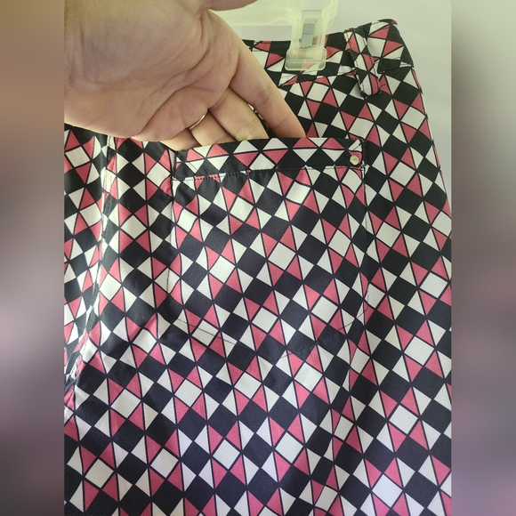 Nivo- Women's size 8- Golf Shorts- Pink, Black, White Geometric - Picture 9 of 14